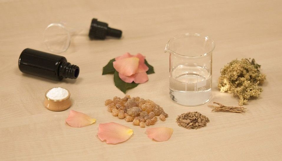 Cómo hacer perfume casero con flores y alcohol